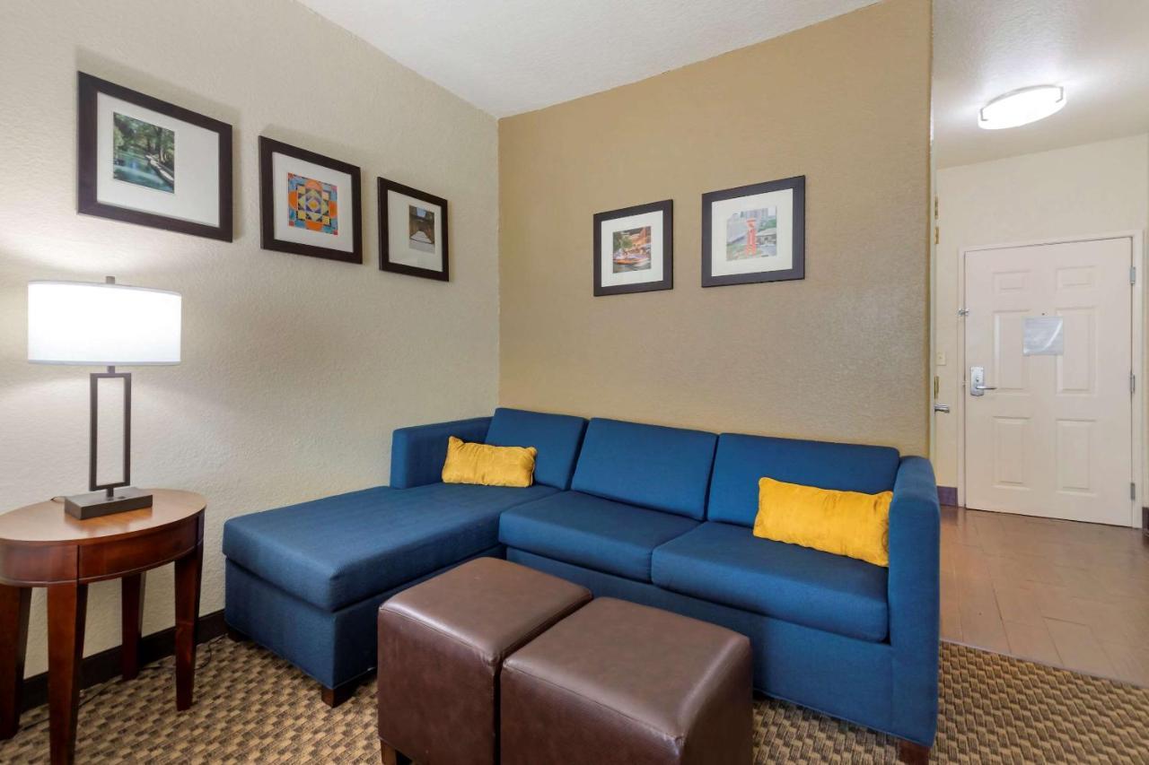 Comfort Inn & Suites Near Six Flags & Medical Center San Antonio Luaran gambar